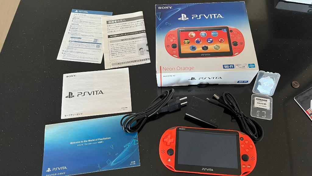 Playstation Vita Slim 2000 PSVita ZA24 Neon Orange met doos, 1 speler, Racen en Vliegen, Ophalen of Verzenden, Zo goed als nieuw