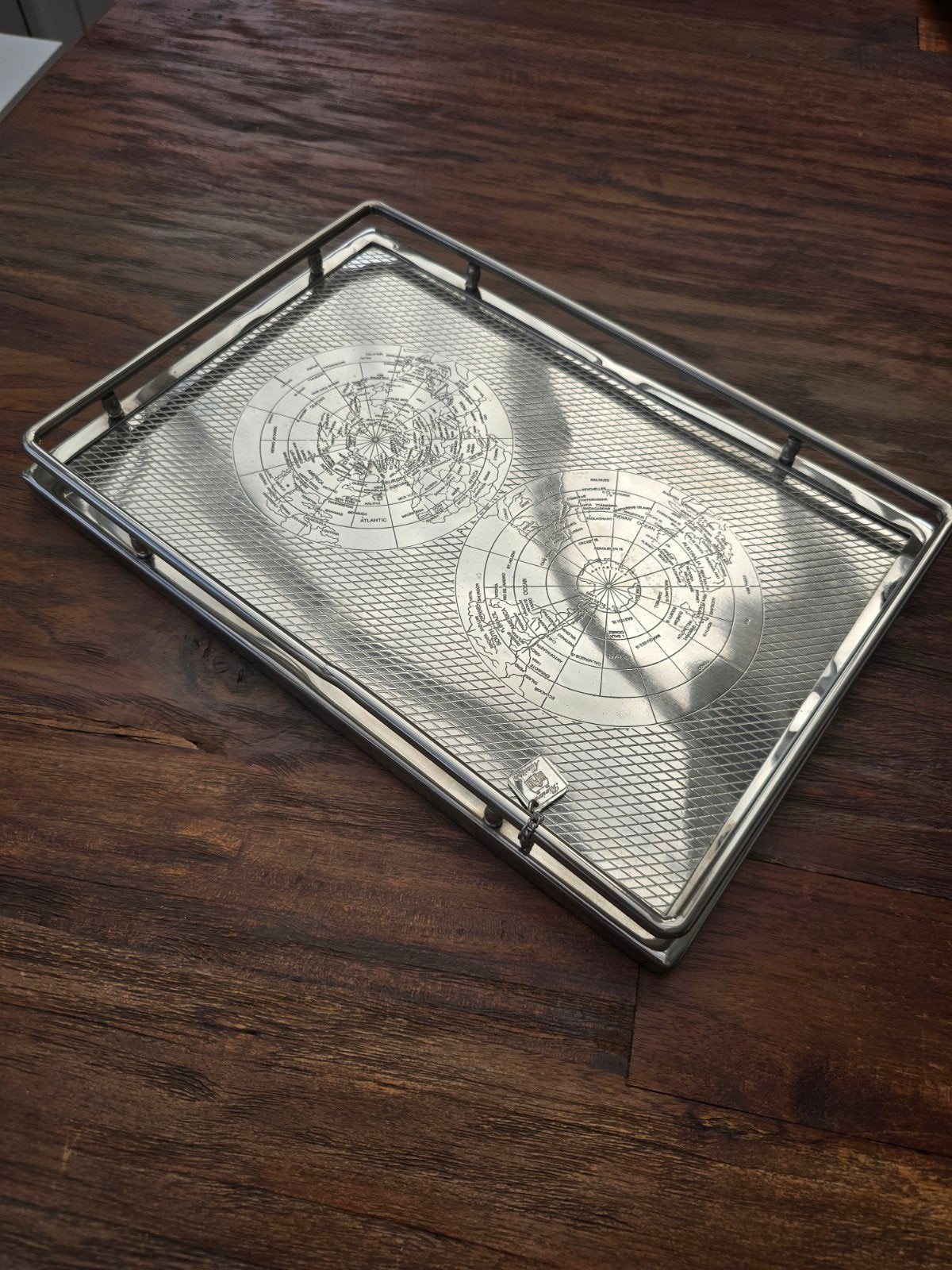 Oude collectie Rivièra Maison dienblad met wereldkaart gravu, Ophalen of Verzenden, Zo goed als nieuw, Vierkant, Metaal