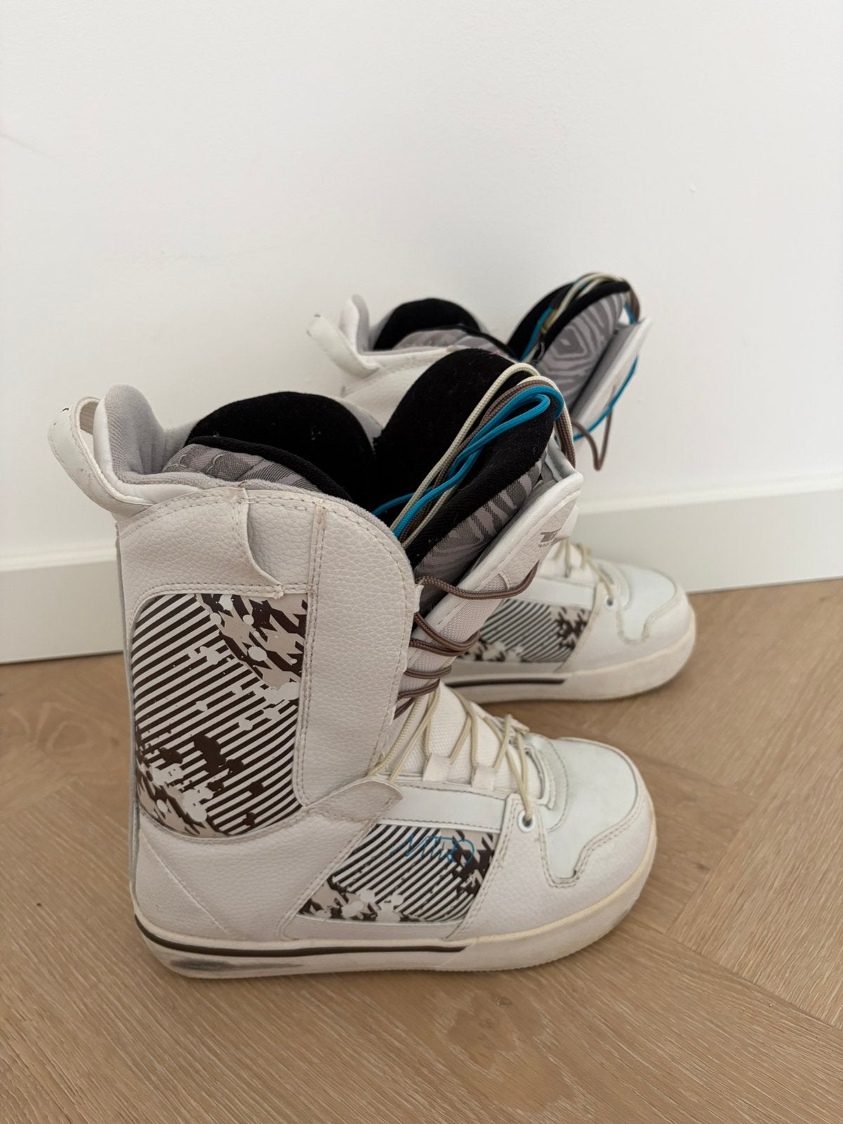 Snowboardschoenen dames, Sport en Fitness, Ophalen, Zo goed als nieuw, Schoenen