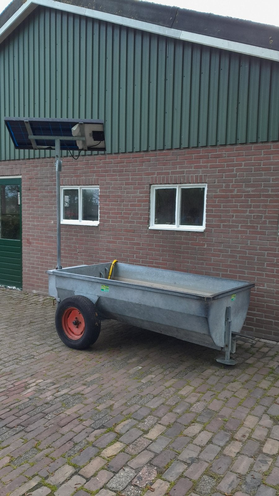 Gebruikte Weidedrinkbak met zonnepaneel, Dieren en Toebehoren
