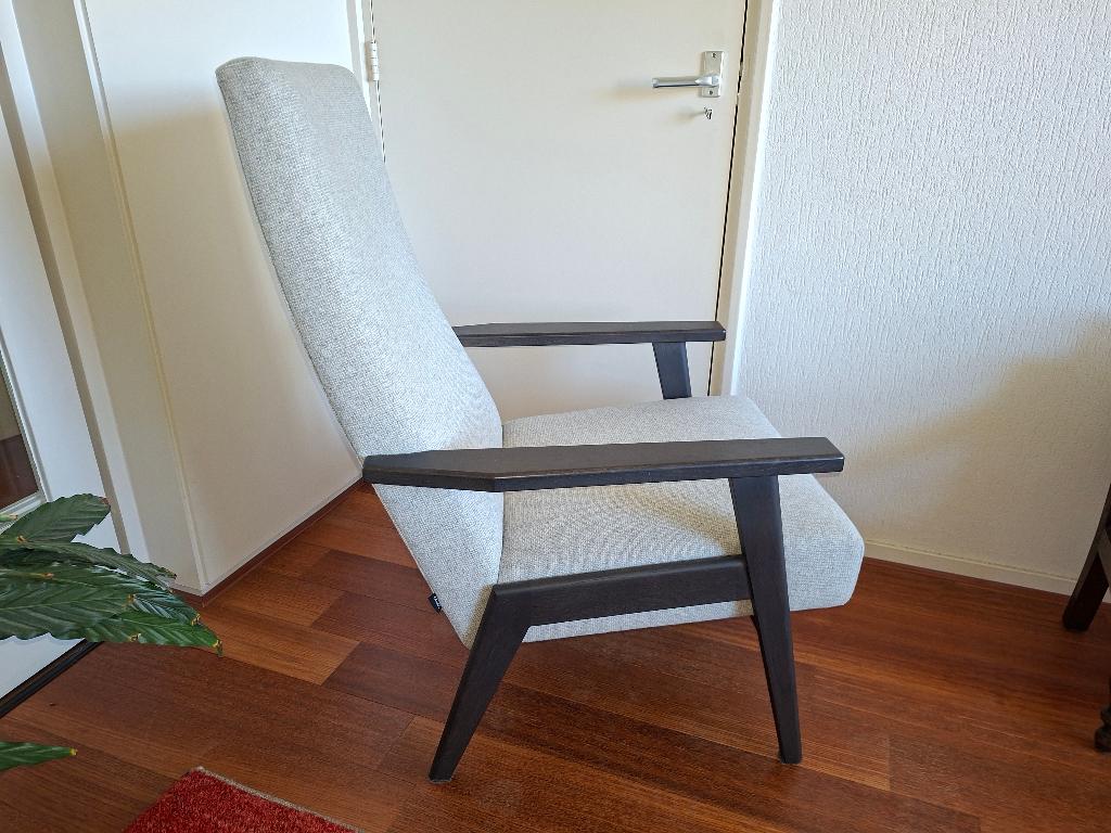 Havee Cloak fauteuil, Hoge rug, Ophalen, Havee design, Zo goed als nieuw, Stof