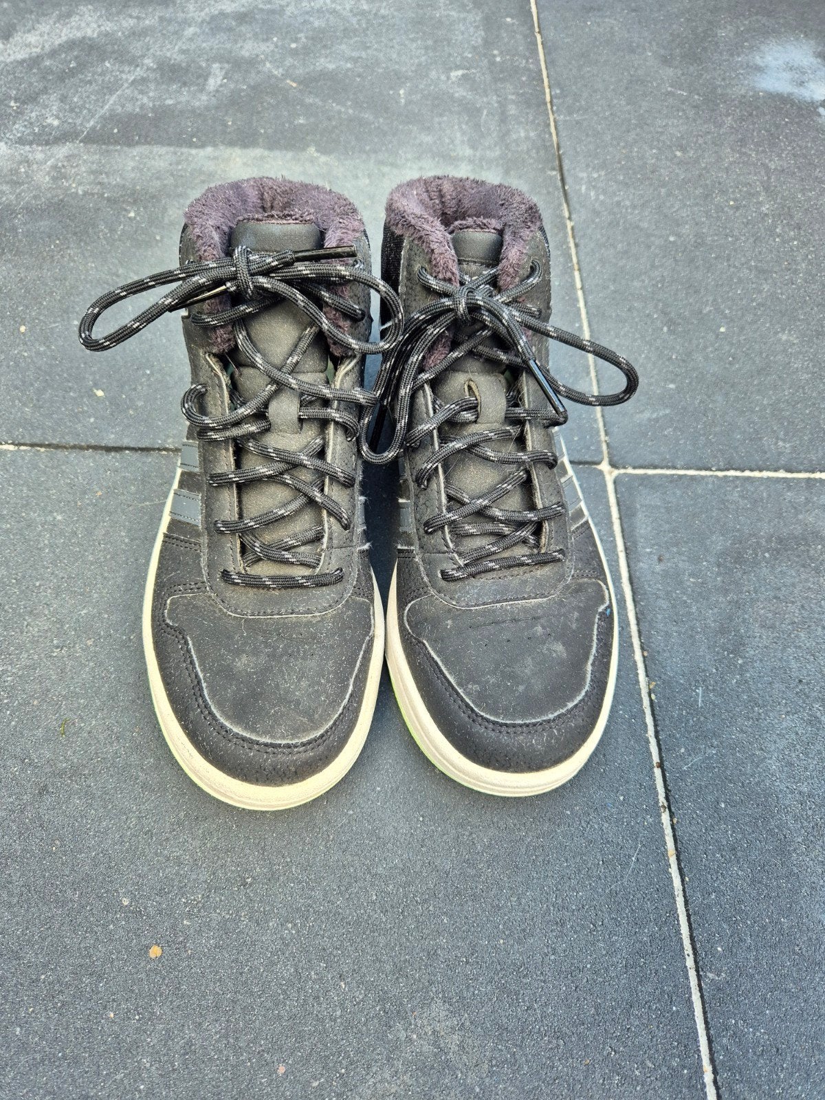 Adidas sneakers maat 36 - Zwart met groene zool, Adidas, Gebruikt, Schoenen, Ophalen of Verzenden