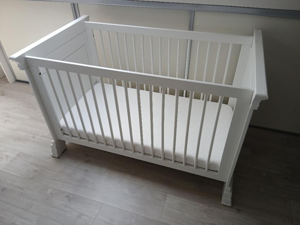 Gratis af te halen: Wit ledikant met matras (60x120cm), Ophalen, Gebruikt, Ledikant