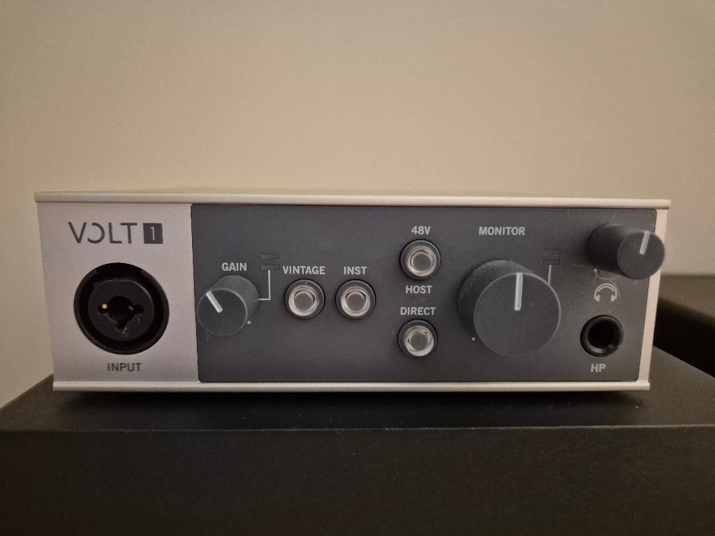 Universal Audio Volt 1, Zo goed als nieuw, 120 watt of meer, Stereo, Ophalen