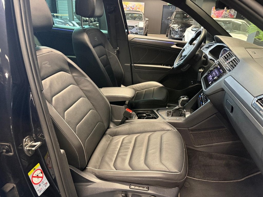 Volkswagen TIGUAN 1.4 TSI eHybrid 3x R-Line|245PK|Leder|Memo, Auto's, Volkswagen, 4 cilinders, Zwart, Hybride Elektrisch/Benzine