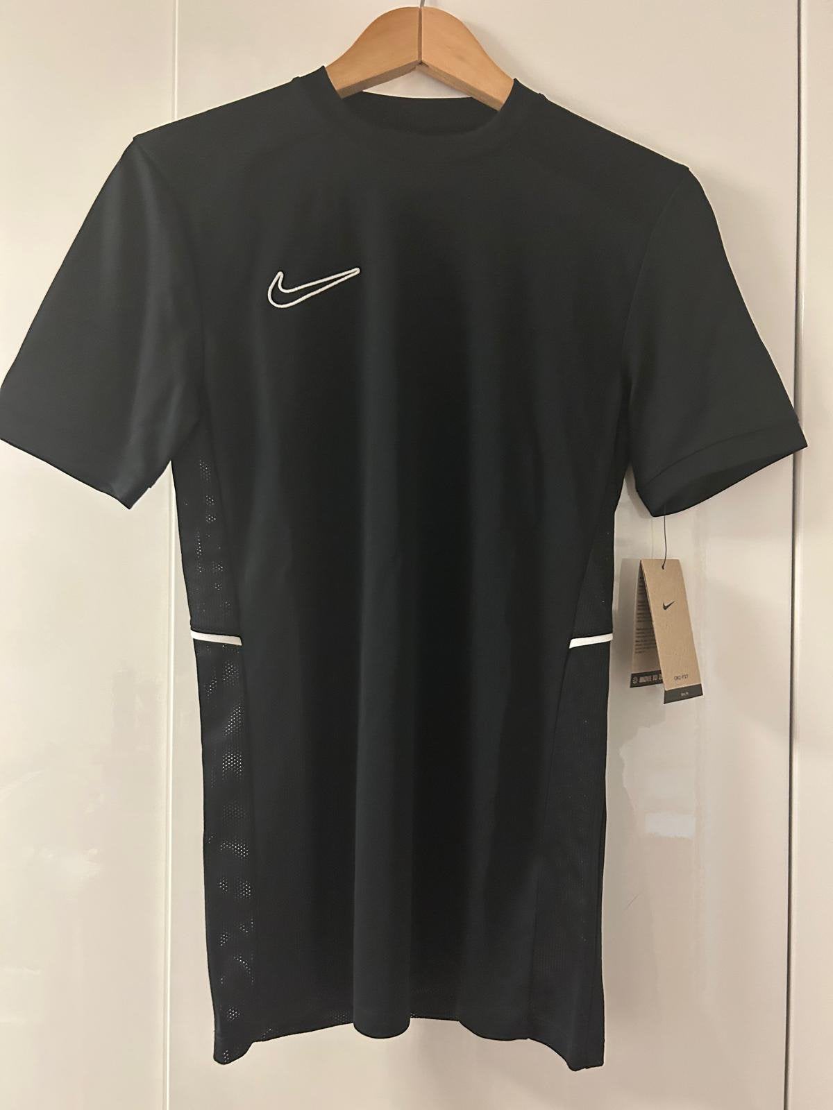 Nieuwe Nike academy shirt en short xs, Kleding | Heren, Ophalen of Verzenden, Nieuw, Maat 46 (S) of kleiner, Zwart
