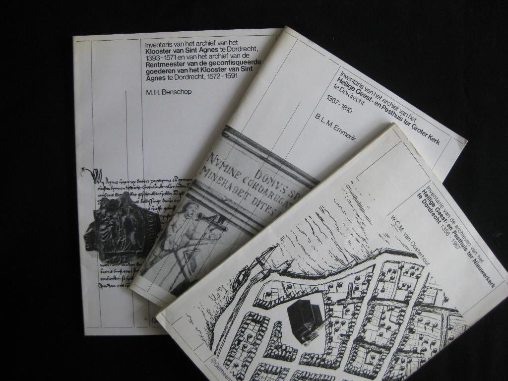 3 inventarissen archieven Dordrecht, Ophalen of Verzenden, Gelezen