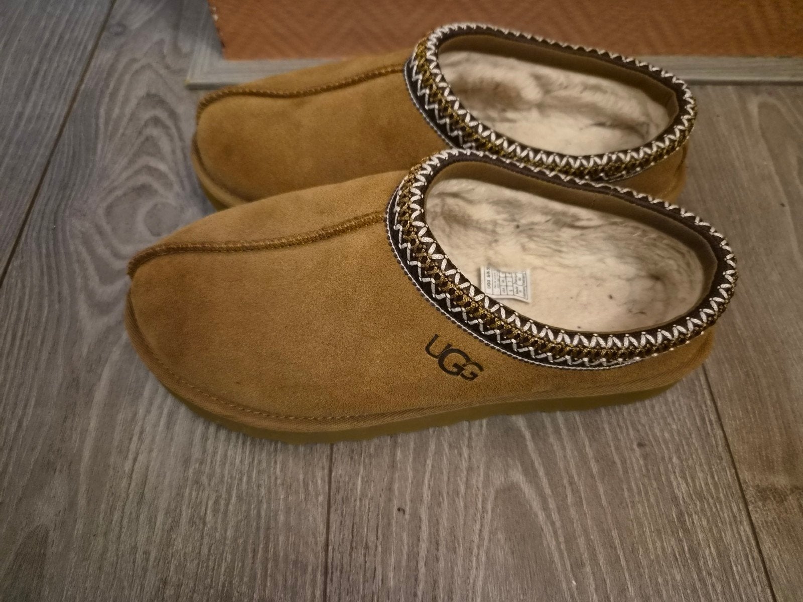 Ugg tassman, Kleding | Dames, Ophalen of Verzenden, Zo goed als nieuw, Zwart