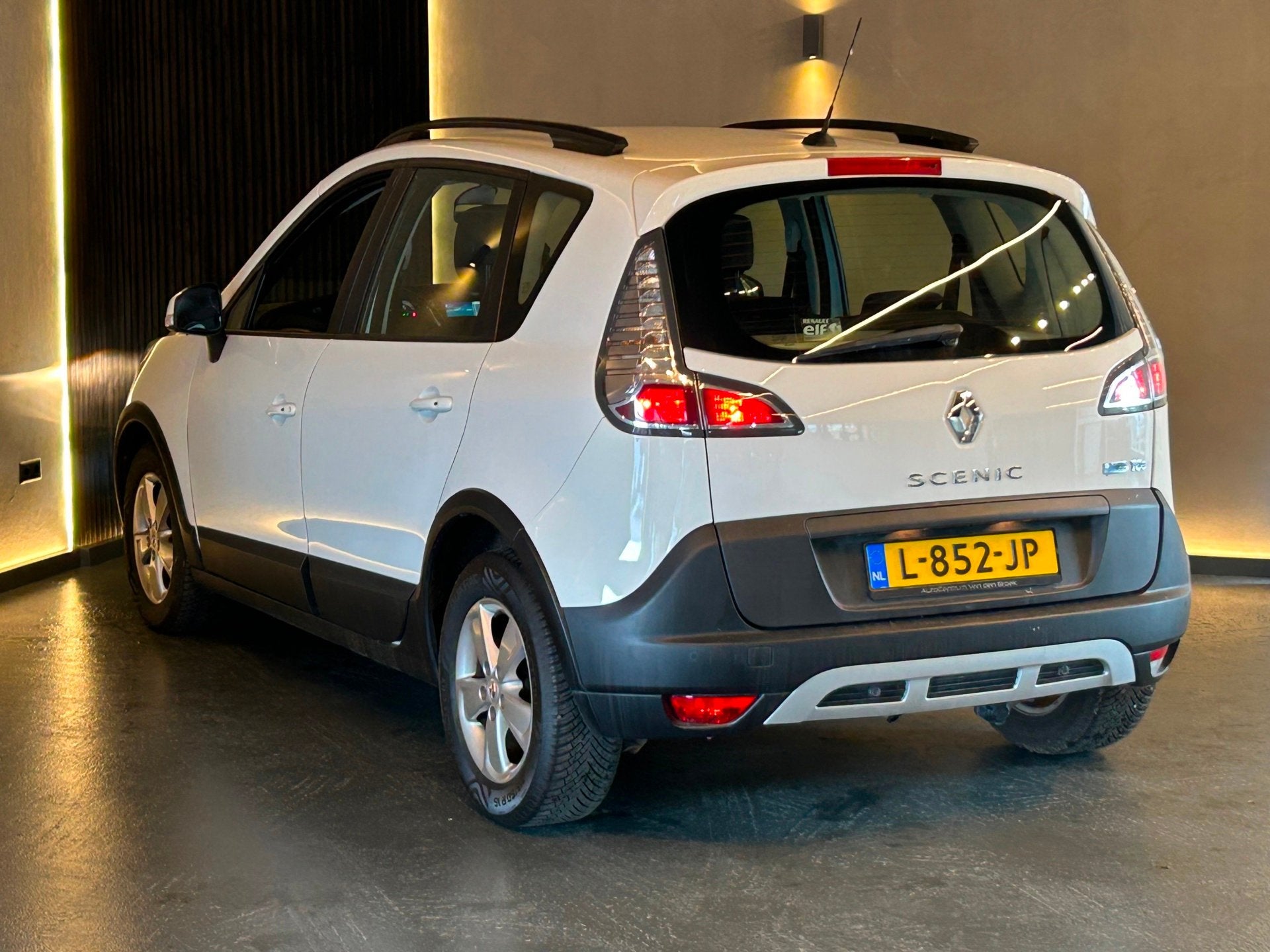 Renault Scénic 1.2 TCe Bose|PARK SENS ACHTER|CRUISE|NAVI|AI, Voorwielaandrijving, Euro 5, Gebruikt, 4 cilinders