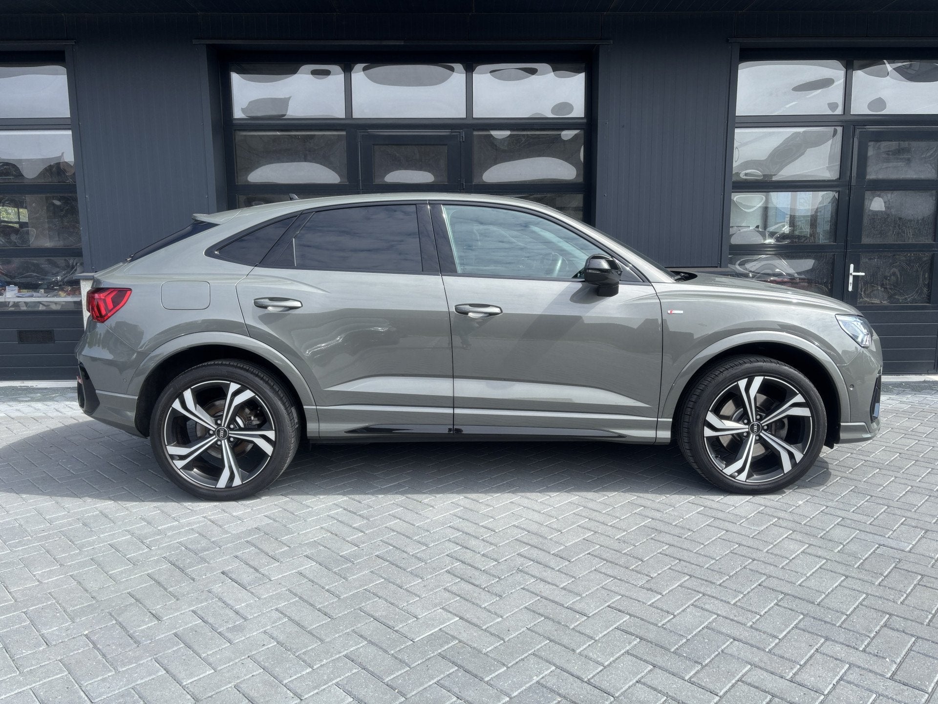 Foto 2 van Audi Q3 Sportback 45 TFSIe S-line Sonos Pano Memory Seats