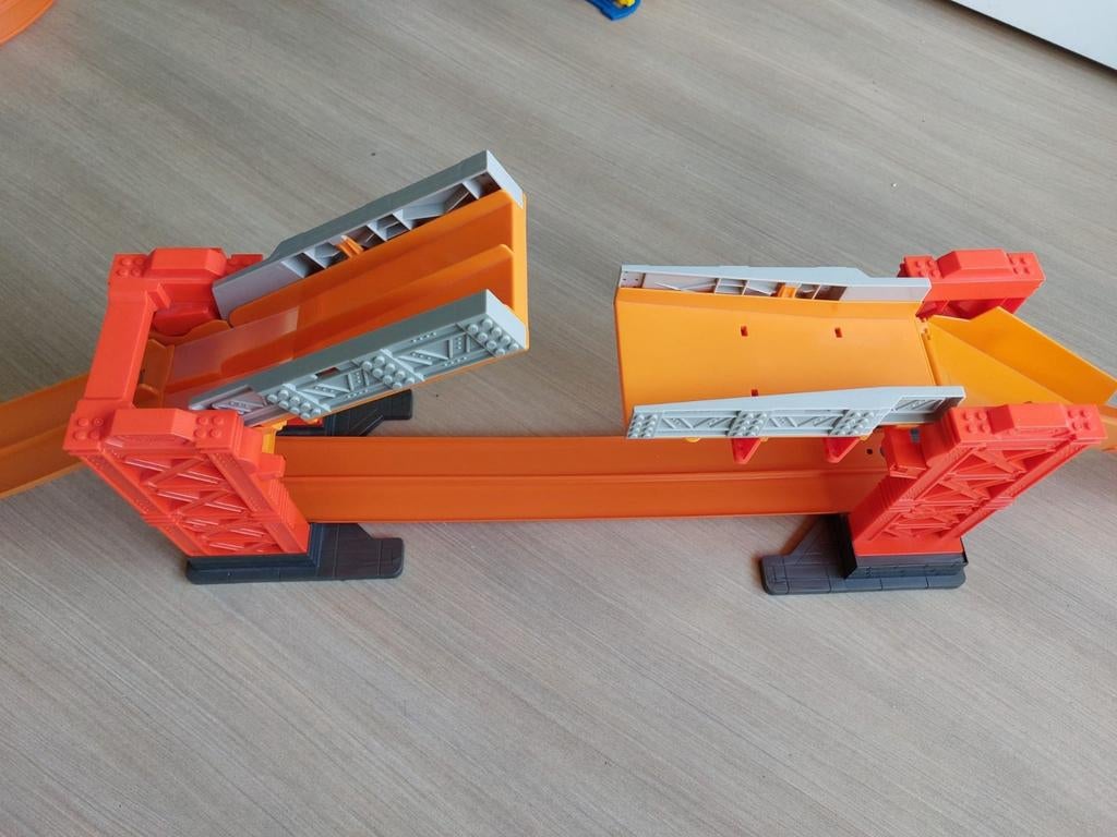 Hot Wheels stuntbrug met elektrisch beweegbaar brugdeel, Ophalen of Verzenden