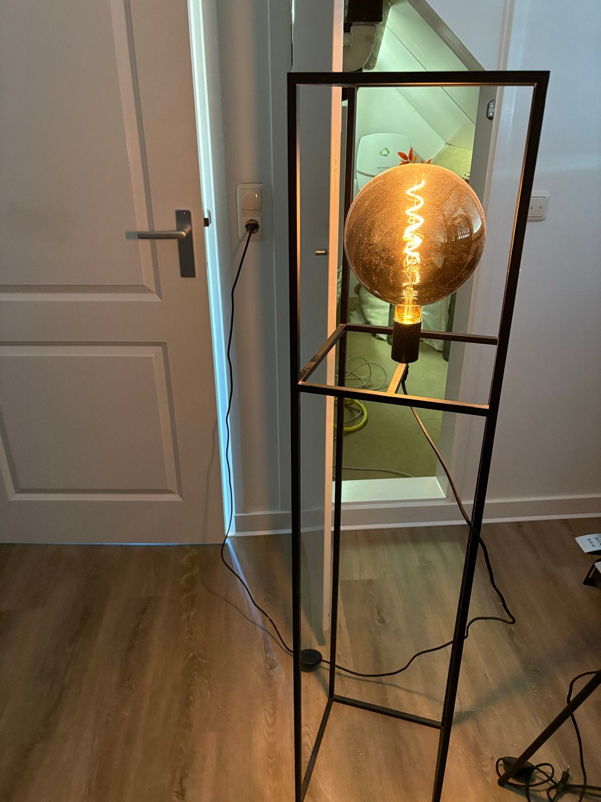 Moderne Zwarte Vloerlamp met Edison Lamp, Ophalen, E27 (groot), Zo goed als nieuw, Metaal