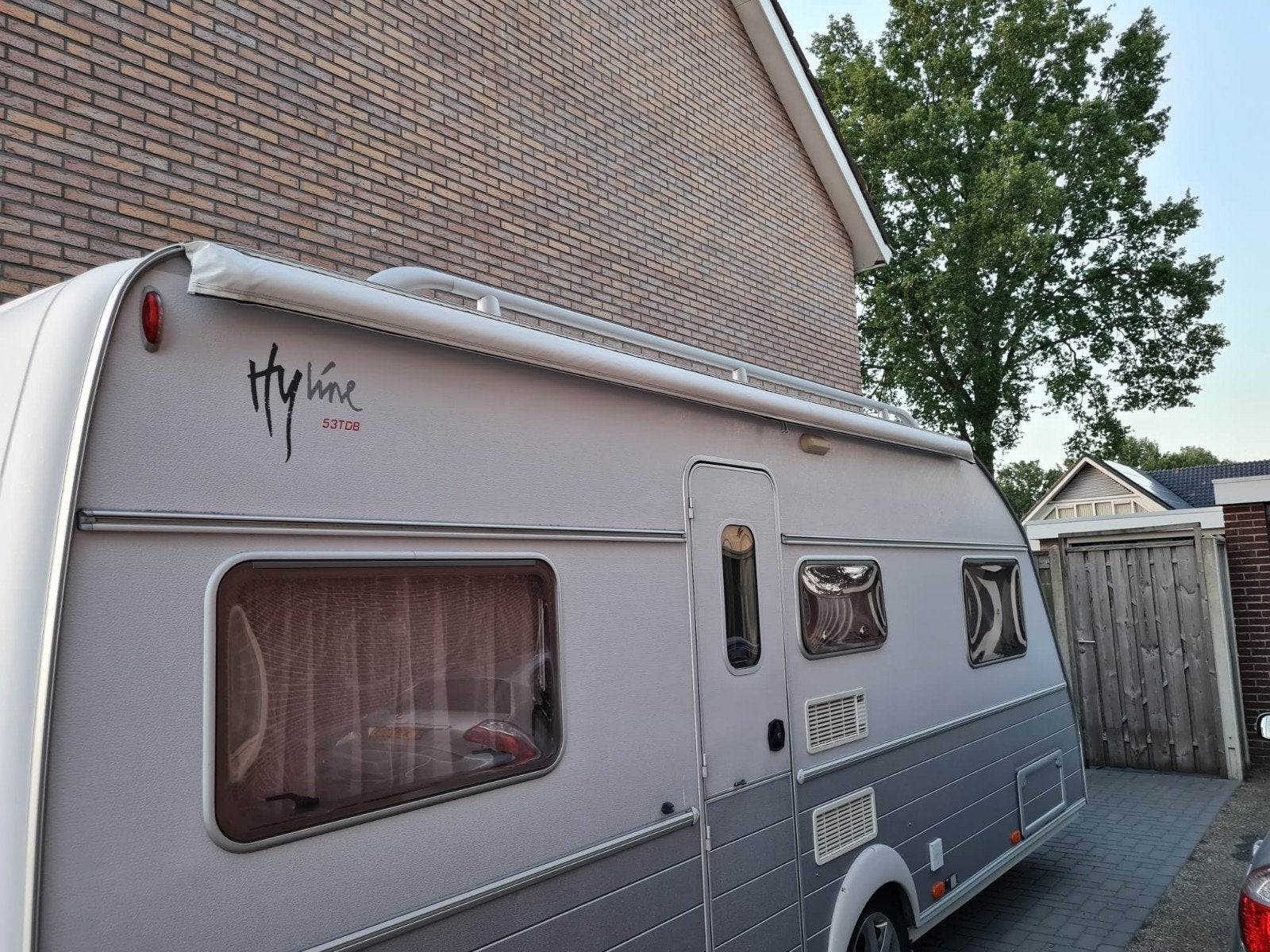 Bijzonder nette Kip Hyline 53 TDB airco, mover + level, Caravans en Kamperen, Caravans, Omvormbare zithoek, Rondzit, Kip, Particulier