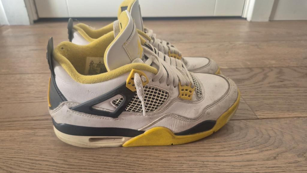 Jordan 4 geel /wit maat 42.5, Ophalen of Verzenden, Zo goed als nieuw, Wit