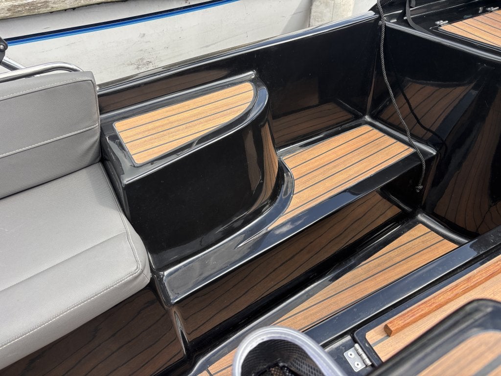 Foto 6 van Tender 7.10m 2022 20PK motor weinig mee gevaren
