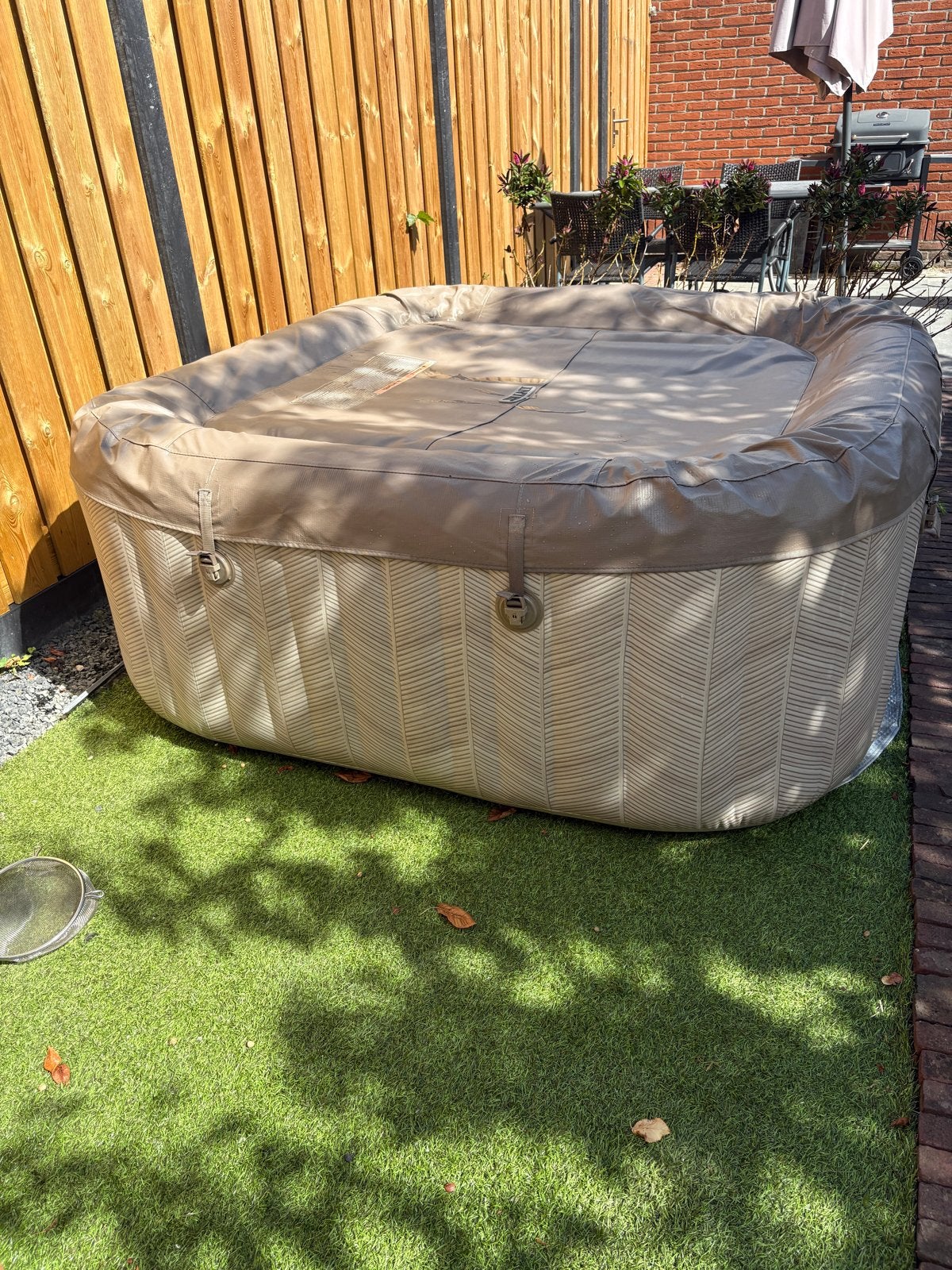 Intex Opblaasbare Jacuzzi, Tuin en Terras, Ophalen, Gebruikt, Afdekzeil, Opblaasbaar