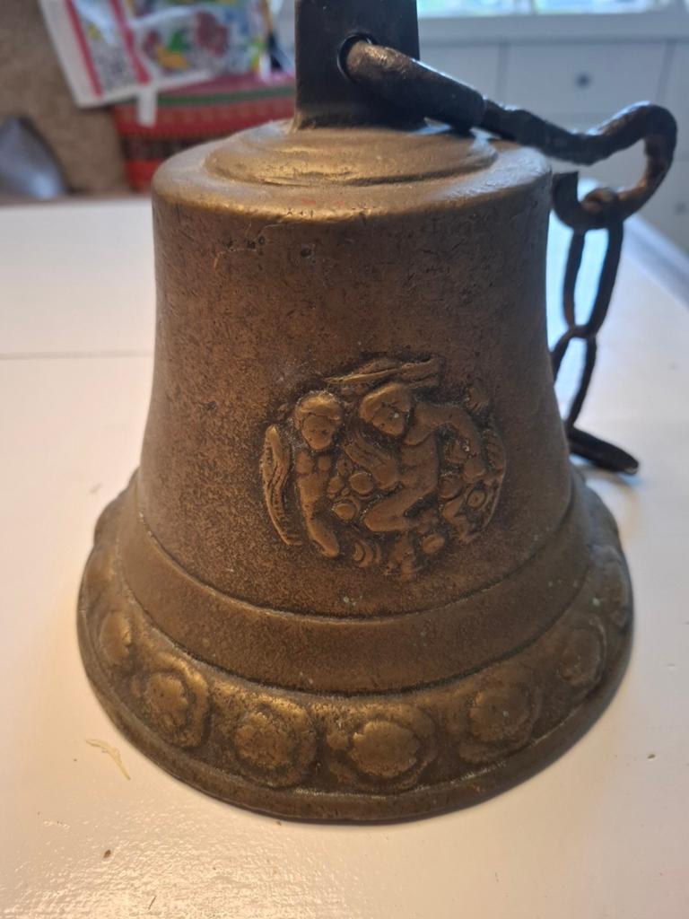 Antieke bronzen bel met reliëf, 18 cm hoog, Antiek en Kunst, Antiek | Koper en Brons, Ophalen of Verzenden, Brons