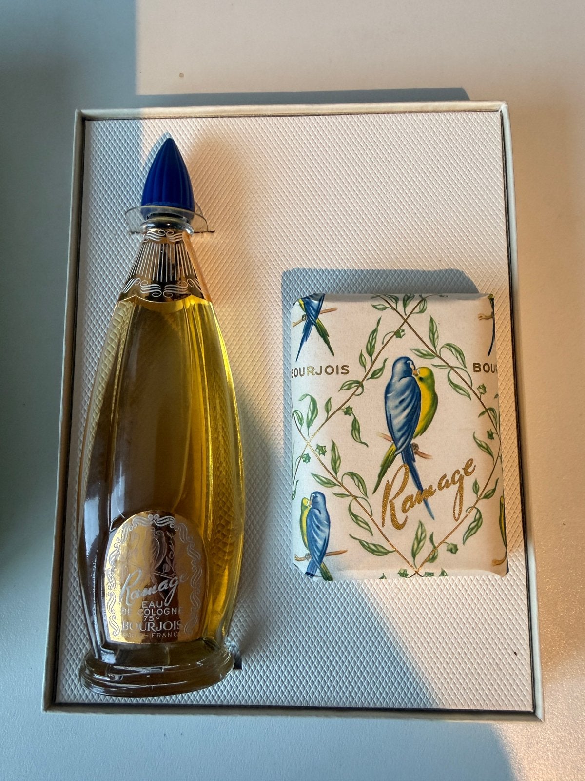 Bourjois Ramage eau de cologne & zeep – orig geschenkdoos, Ophalen of Verzenden, Zo goed als nieuw, Parfumfles, Gevuld