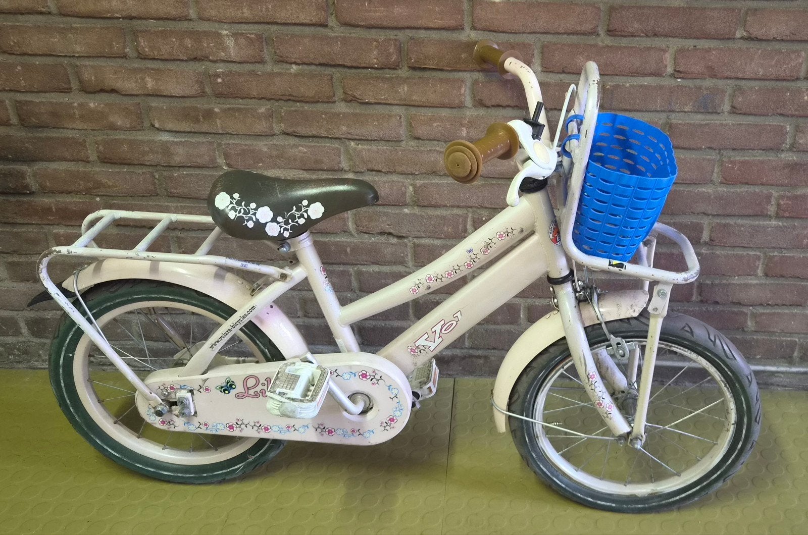 Roze kinderfiets met mandje - 16 inch, Fietsen en Brommers, Fietsen | Kinderfietsjes, Ophalen, Terugtraprem, Zijwieltjes, 16 tot 20 inch