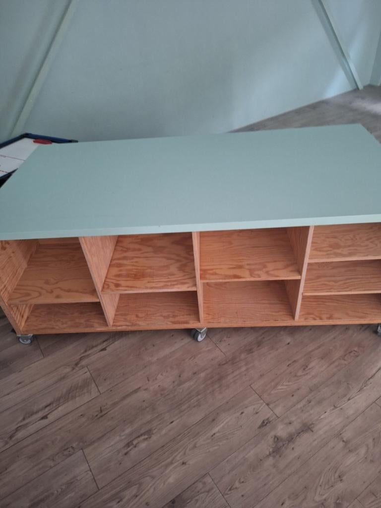 Verrijdbare kast/tafel met vakken - ideaal voor BSO, Ophalen of Verzenden, Zo goed als nieuw