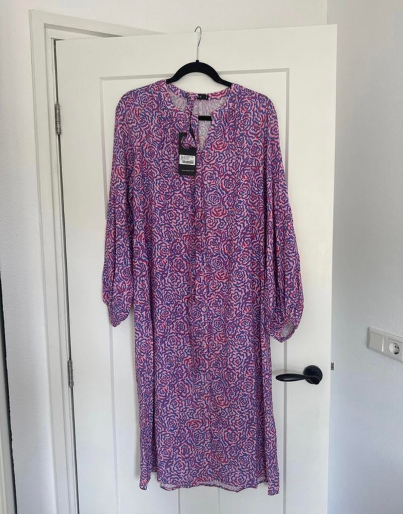 NIEUW! Ydence midi jurk roze, Kleding | Dames, Jurken, Nieuw, Ophalen of Verzenden, Roze, Maat 36 (S)