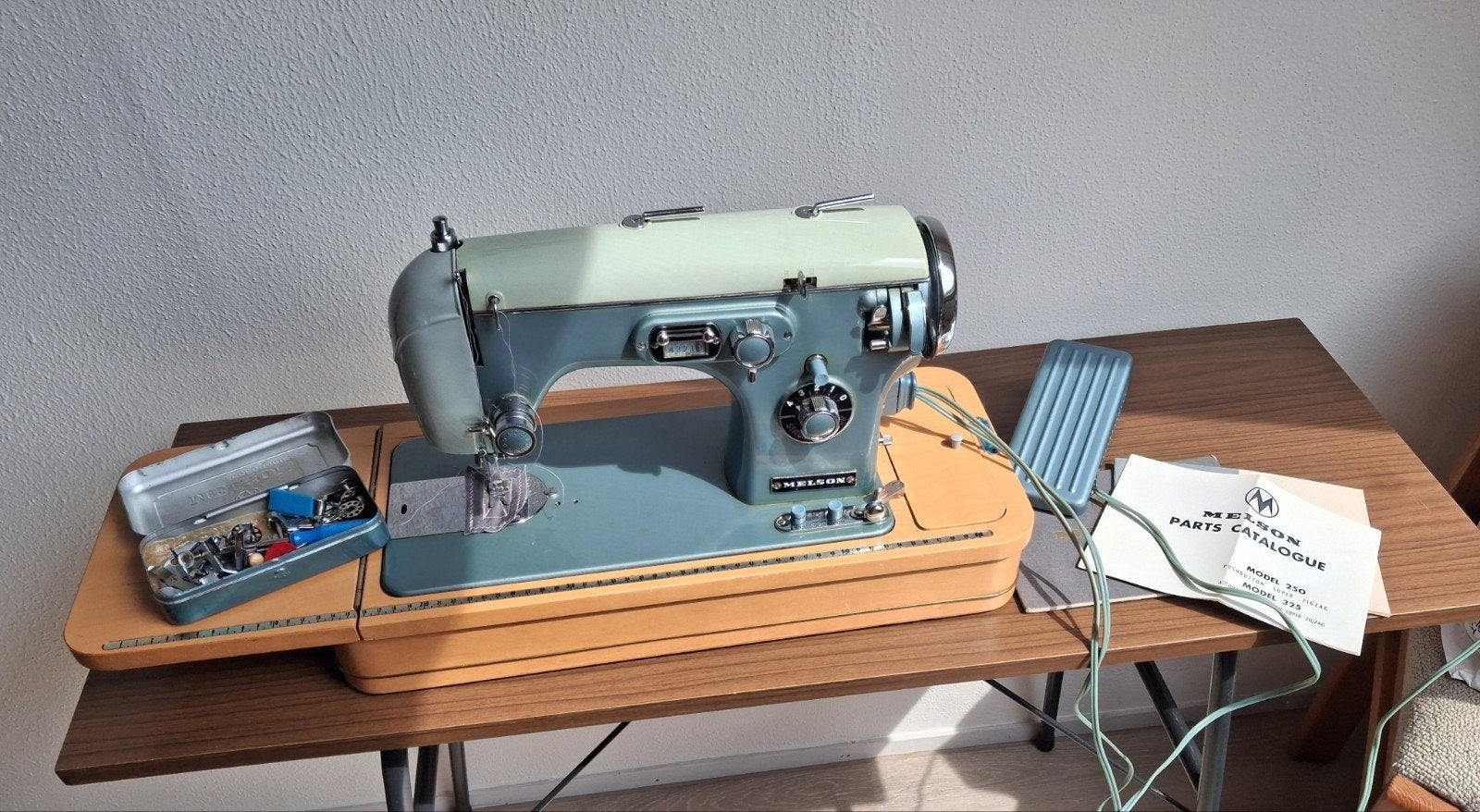Melson naaimachine izgst(vanwege gewicht alleen ophalen), Ophalen, Gebruikt, Naaimachine, Overige merken