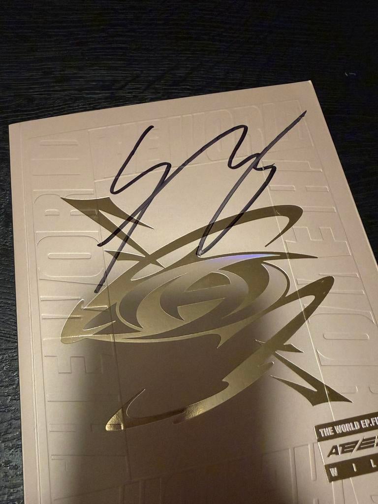 ATEEZ - The World EP. FIN - Will signed Mingi album, Ophalen of Verzenden, Zo goed als nieuw, Cd of Plaat, Gesigneerd