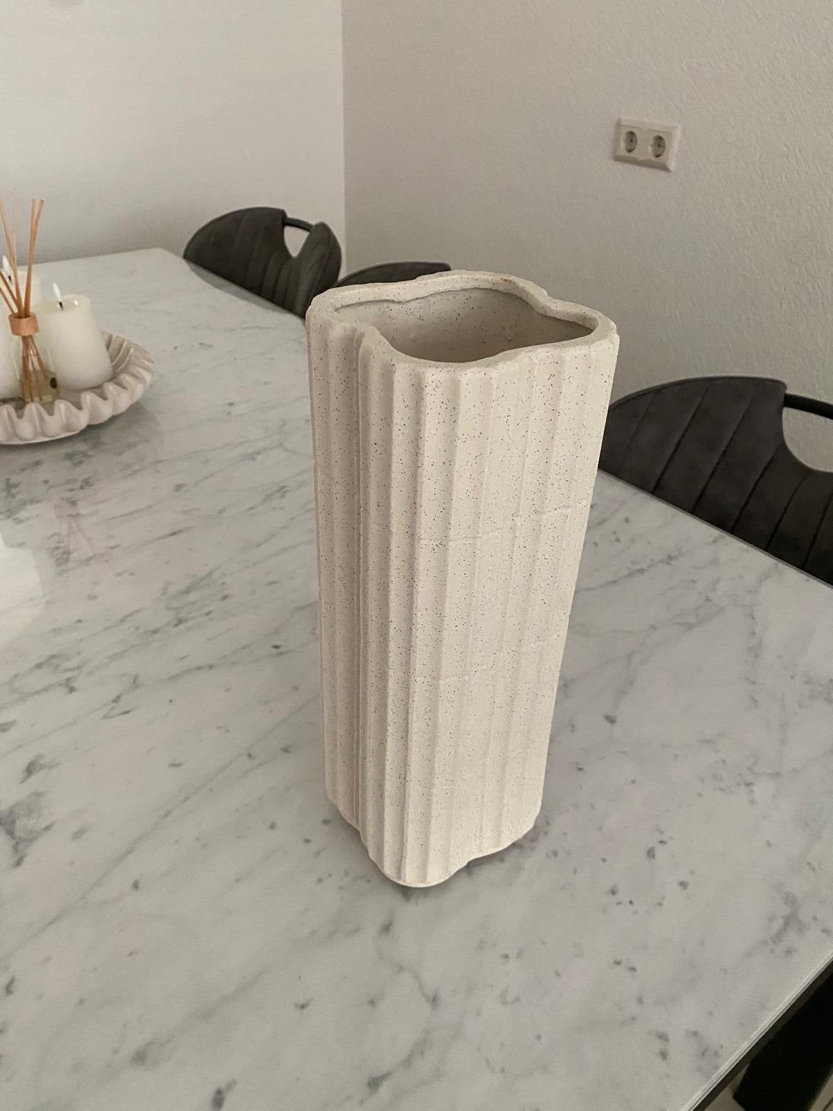 Crèmekleurige vaas met ribbels, Ophalen, Gebruikt, Beige, Geschikt voor droogbloemen