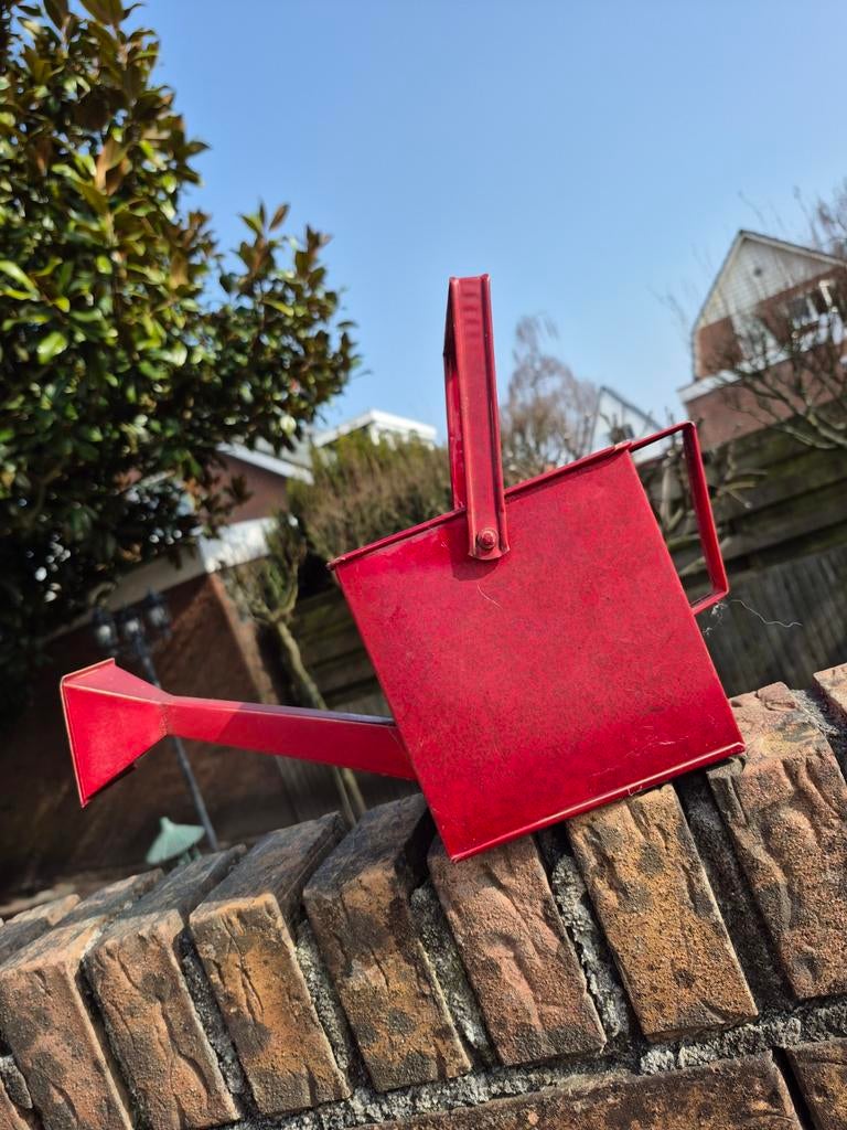 Metalen gieter, rood - decoratief bloempotje, Ophalen of Verzenden, Gebruikt, Metaal