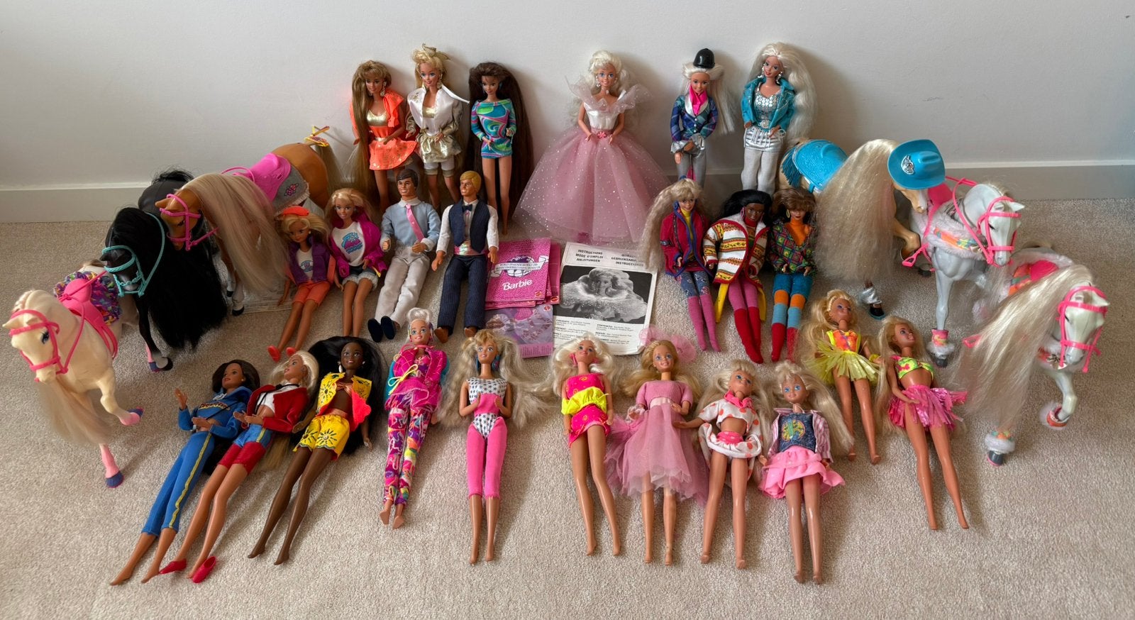 24 Barbies uit jaren 87-99 incl 6 paarden en accessoires, Ophalen of Verzenden, Zo goed als nieuw, Pop