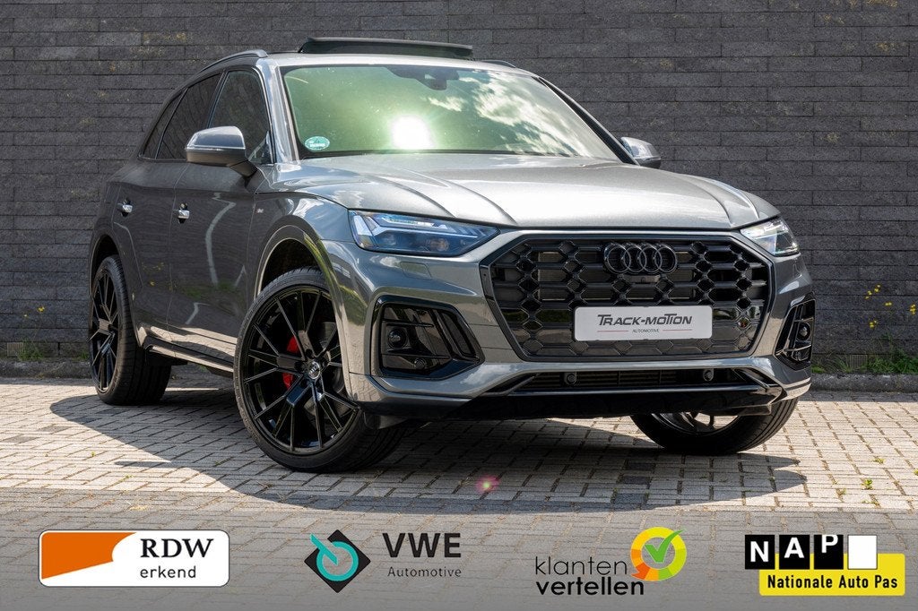 Audi Q5 50 TFSI e S edition Competition pano GREY & BLACK, Auto's, Audi, Automaat, Gebruikt, 4 cilinders, Leder en Stof