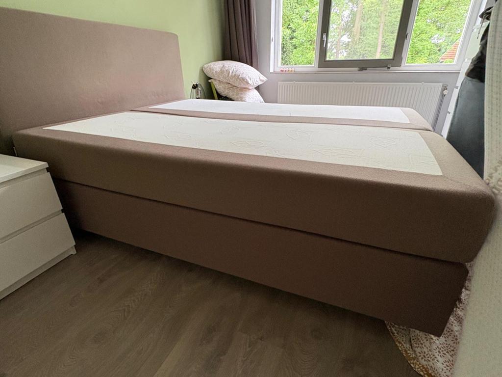 Boxspring swiss sense 2,10x1,60 met matrassen, Ophalen of Verzenden, Zo goed als nieuw