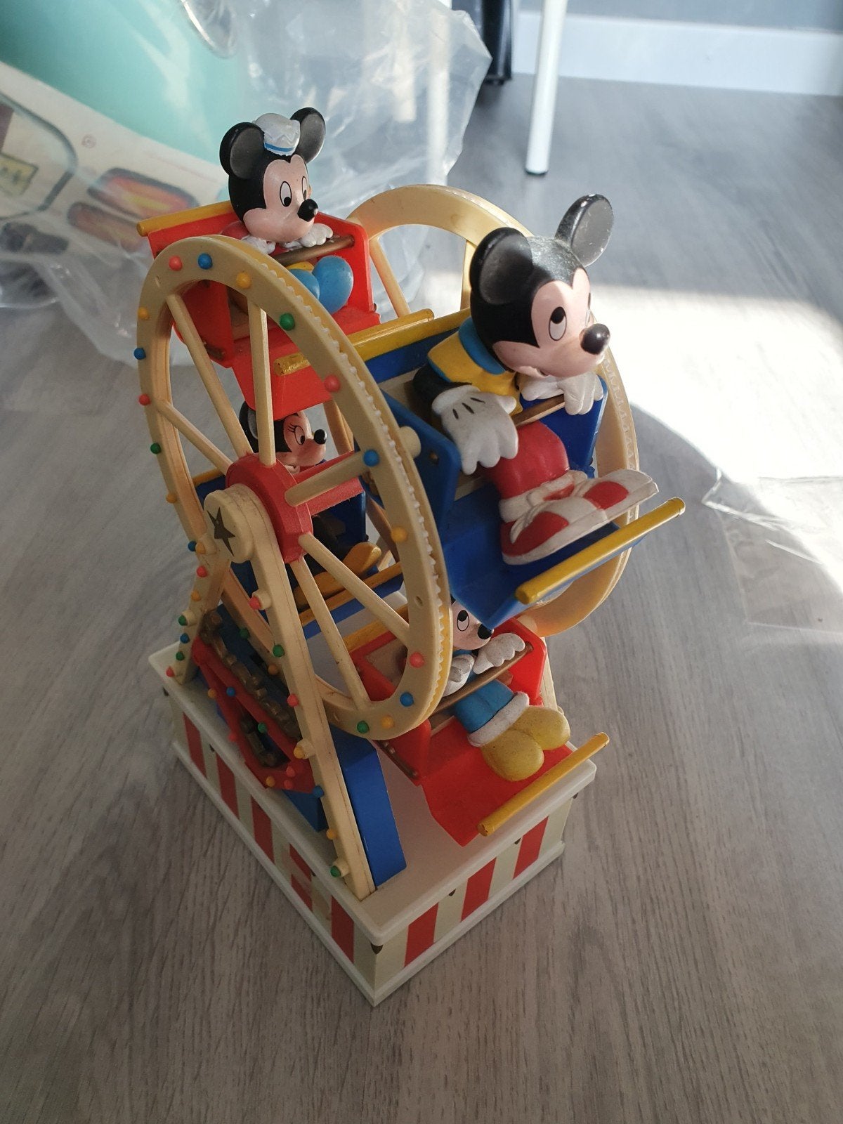 Vintage disney carrousel, Ophalen