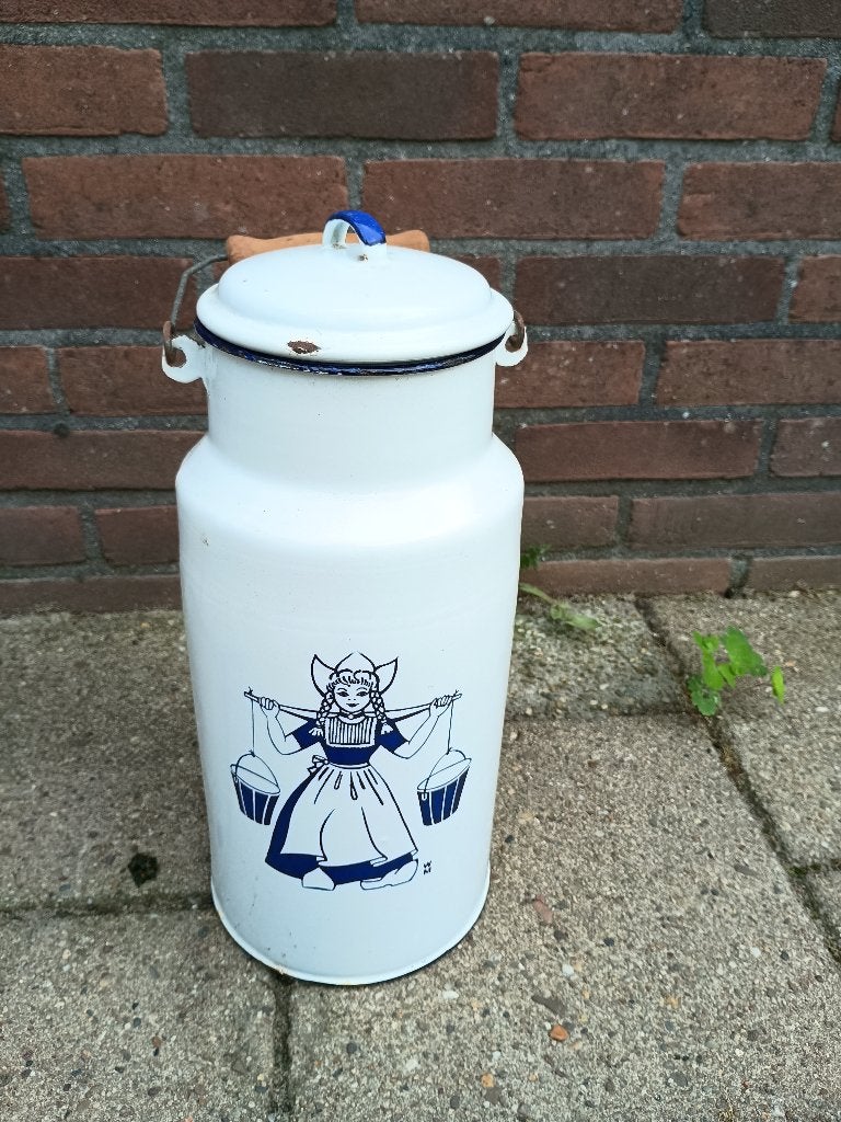 Vintage  emaille melkbus, Ophalen