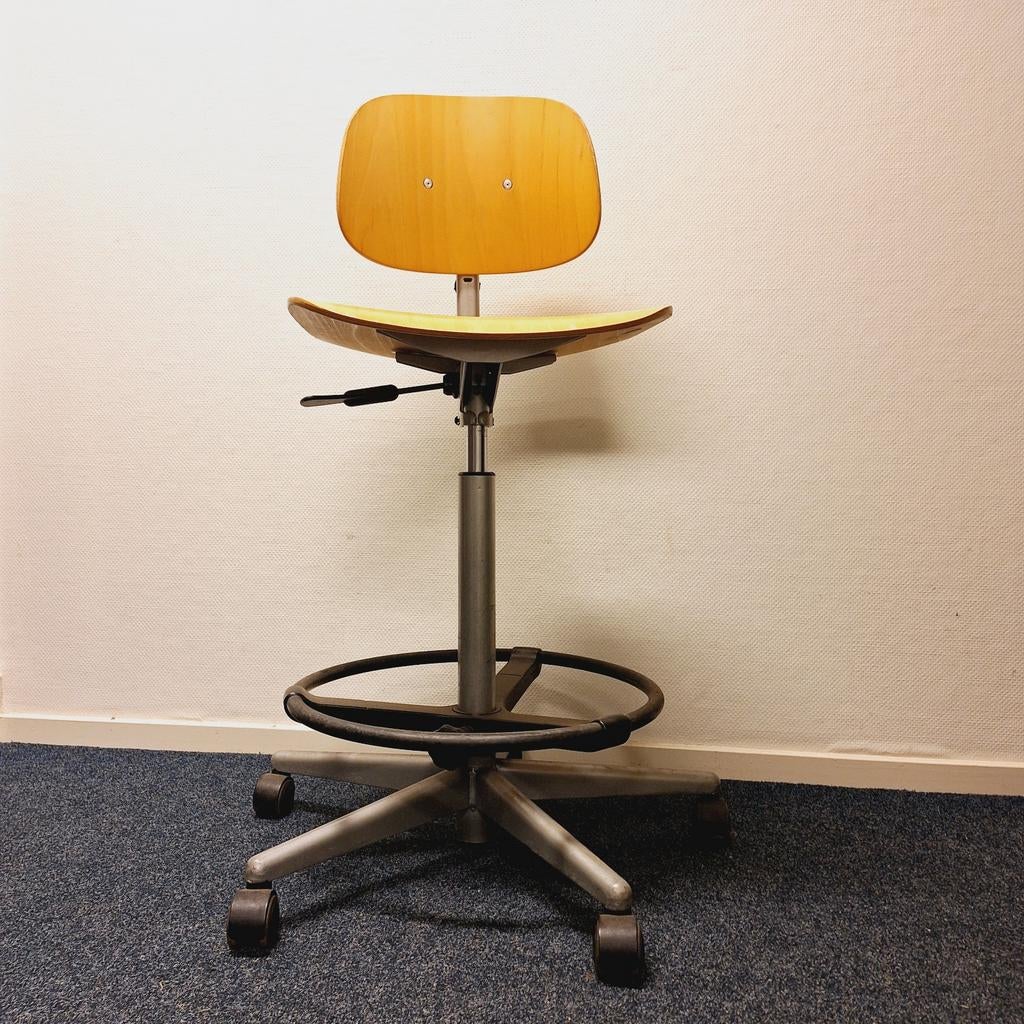 Hoge Houten Werkplaatsstoel / Bureaukruk (Verstelbaar), Ophalen, Gebruikt, ., Zwart