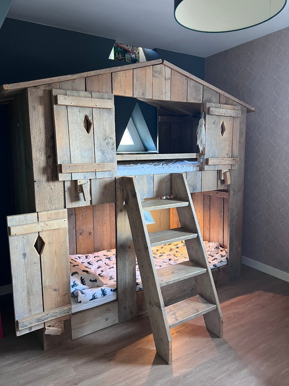 Steigerhouten stapelbed huis, Kinderen en Baby's, Kinderkamer | Stapelbedden en Hoogslapers, Ophalen, Gebruikt, Stapelbed