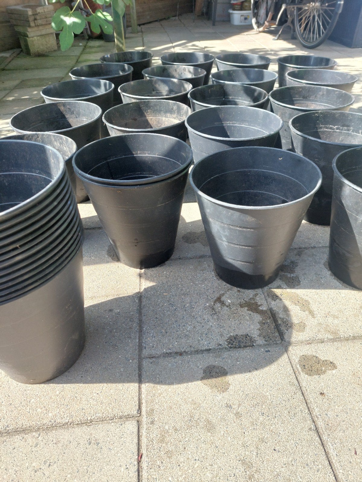 Te koop plastic  30 stuks bloem potten 30€, Ophalen, Rond, Kunststof, Minder dan 30 cm