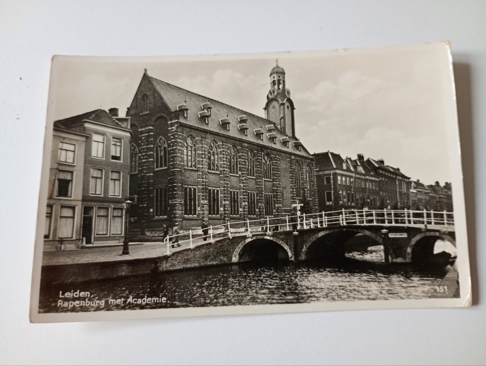 Leiden Rapenburg met Academie, Ophalen of Verzenden, 1920 tot 1940, Ongelopen, Zuid-Holland