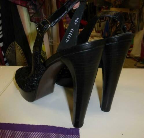 Stuart Weitzman schoenen peeptoe zwarte pumps kant 40 25550, Kleding | Dames, Schoenen, Pumps, ., Ophalen of Verzenden, Zo goed als nieuw