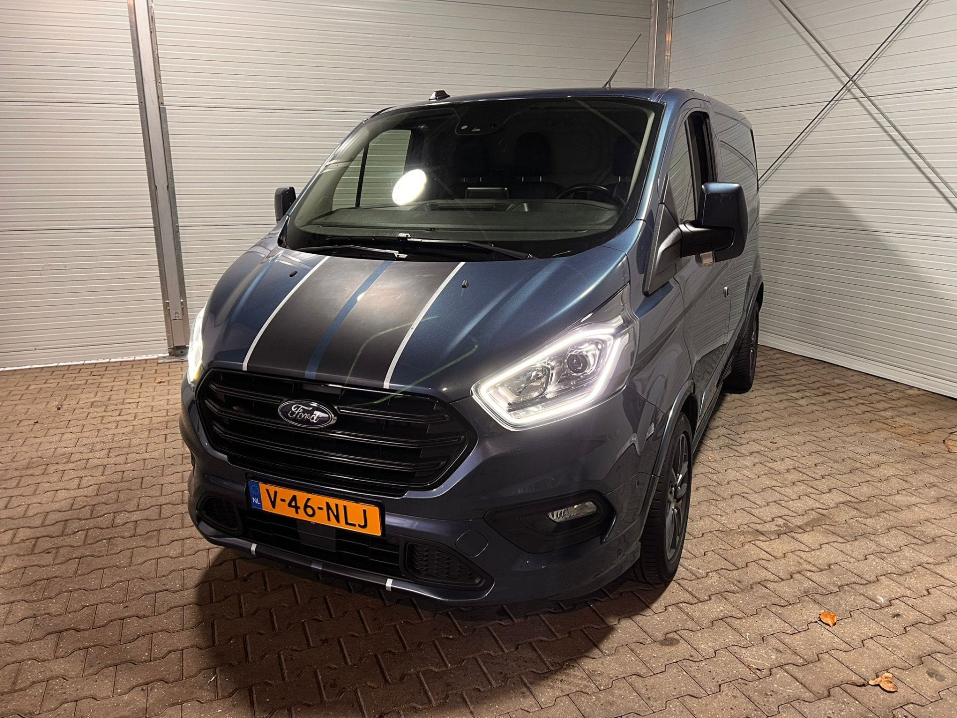 Ford Transit Custom 290 2.0 TDCI L1H1 Sport AUT, 3-Zits, LED, 15 km/l, 4 cilinders, Blauw, Leder en Stof