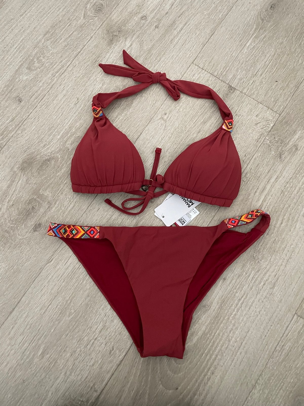 Nieuwe Banana Moon Bikini - Bordeauxrood met Aztec details, Ophalen of Verzenden, Nieuw, Rood, Bikini