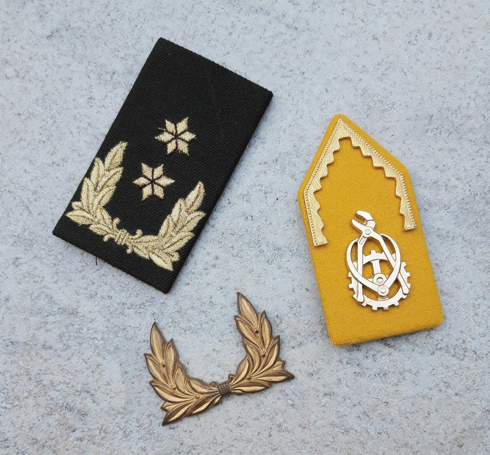 Diverse emblemen generaal Koninklijke Landmacht (restanten), Verzenden, Landmacht, Nederland, Embleem of Badge