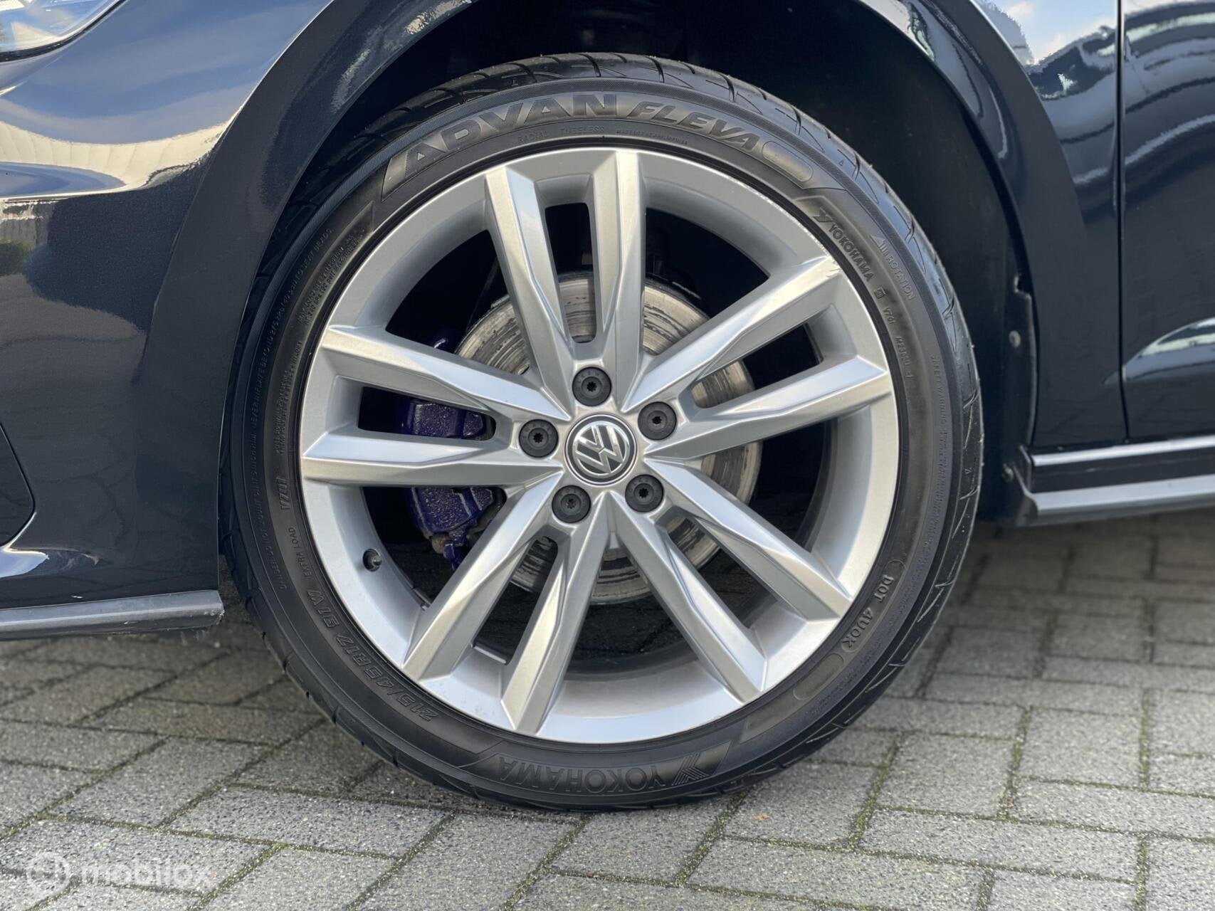 Volkswagen Polo 1.0 TSI R-Line 1e Eigenaar TOPSTAAT!, Auto's, Gebruikt, Euro 6, 116 pk, Zwart