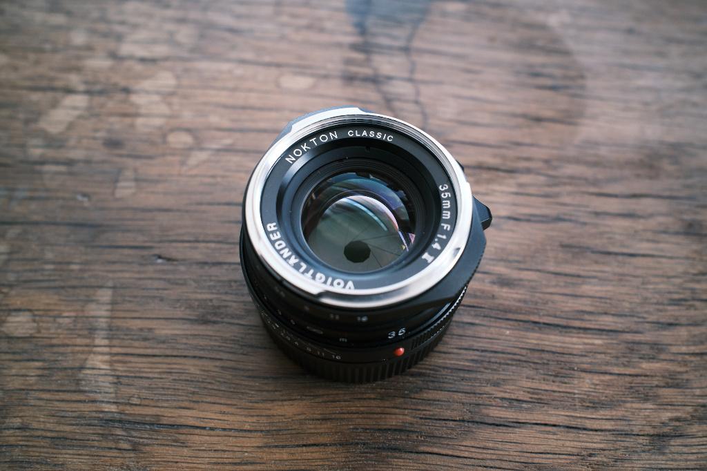Voigtlander Nokton Classic 35mm f/1.4 II MC, Ophalen of Verzenden, Gebruikt, Standaardlens