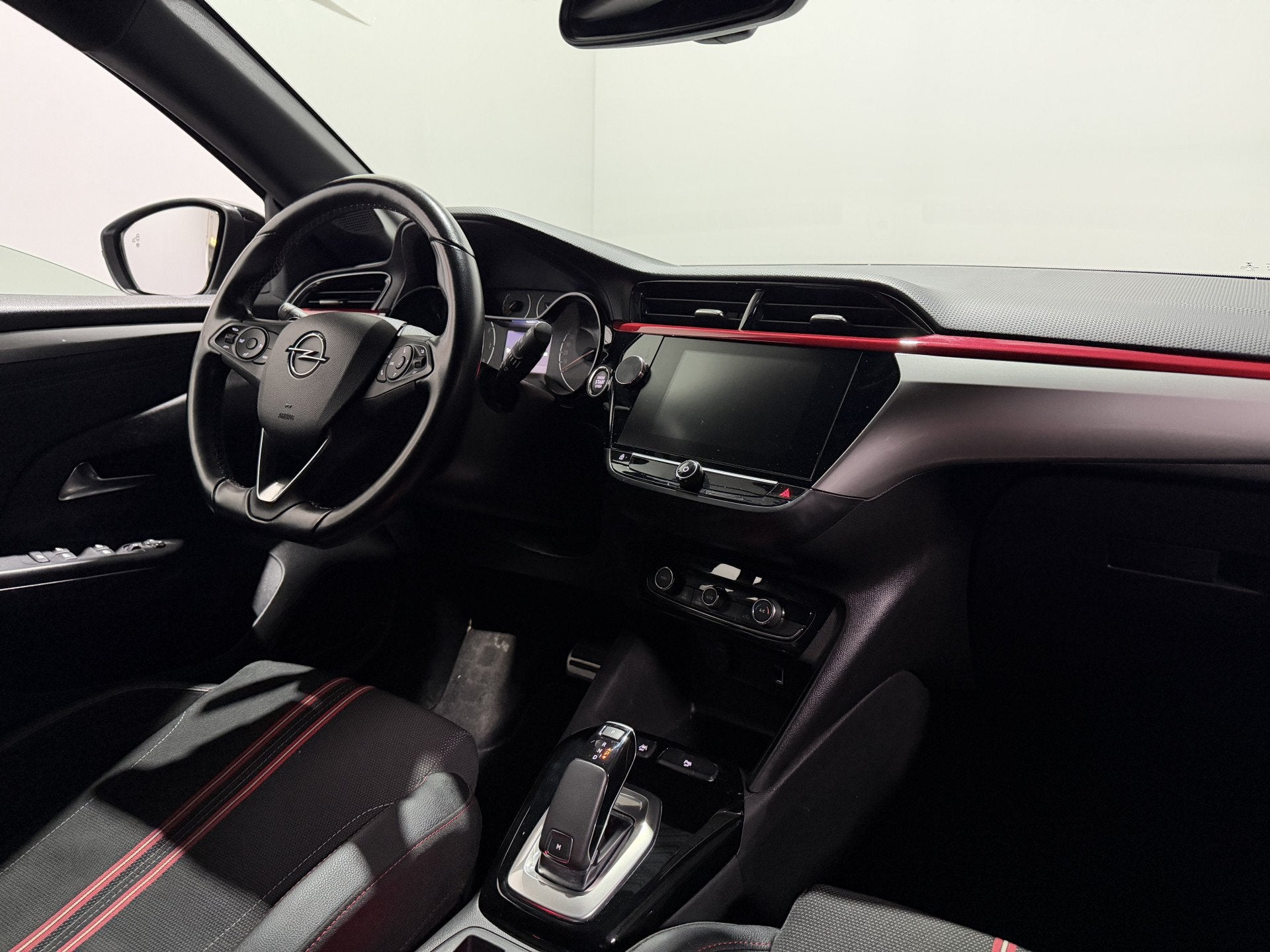 Opel Corsa 1.2 GS Line - Automaat - Camera / Carplay / Dodeh, Auto's, Gebruikt, Euro 6, 1133 kg, Wit