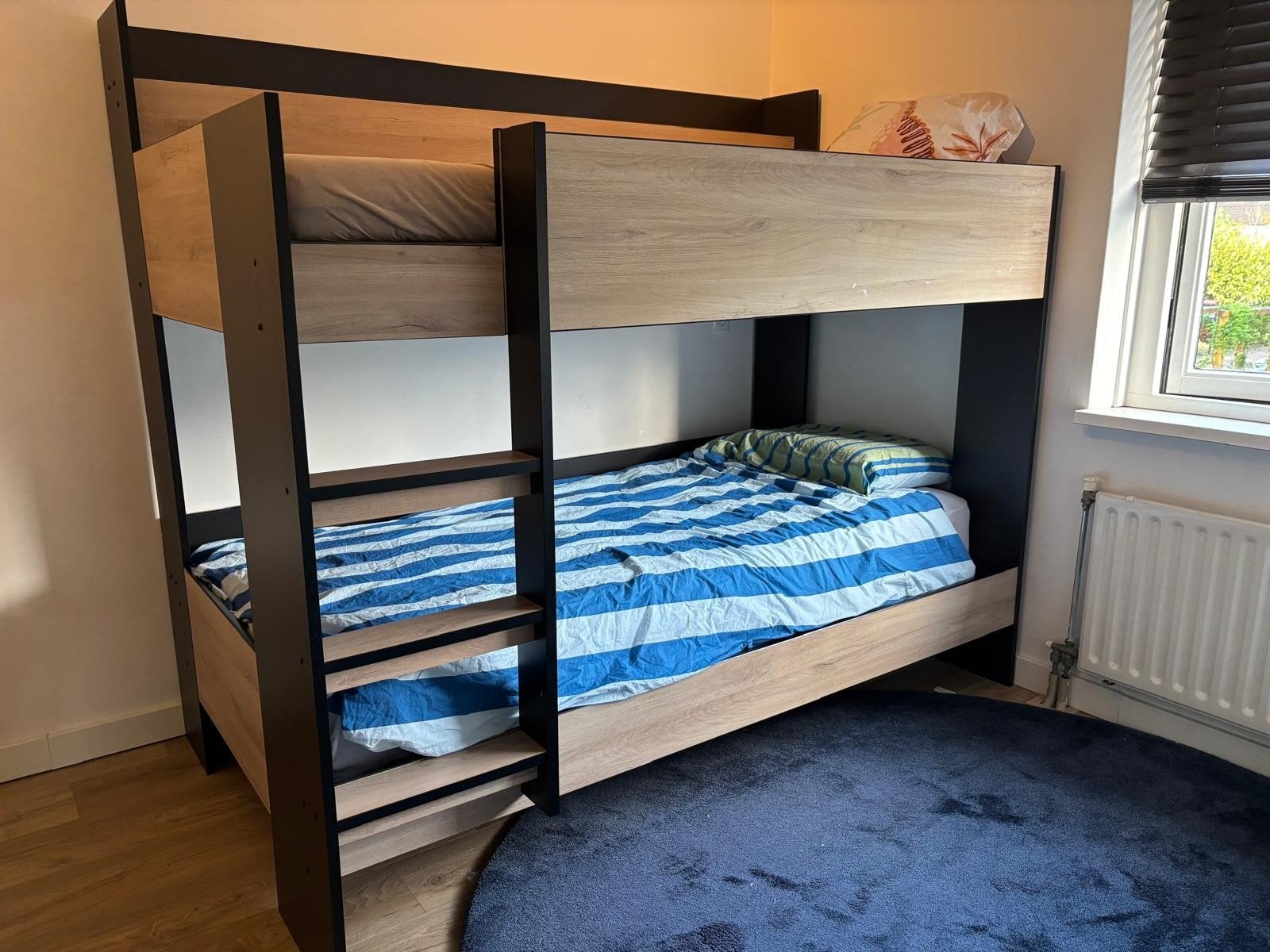 Zwart Artley Stapelbed met kleine beschadigingen, Ophalen, Gebruikt, 90 cm, 160 tot 180 cm