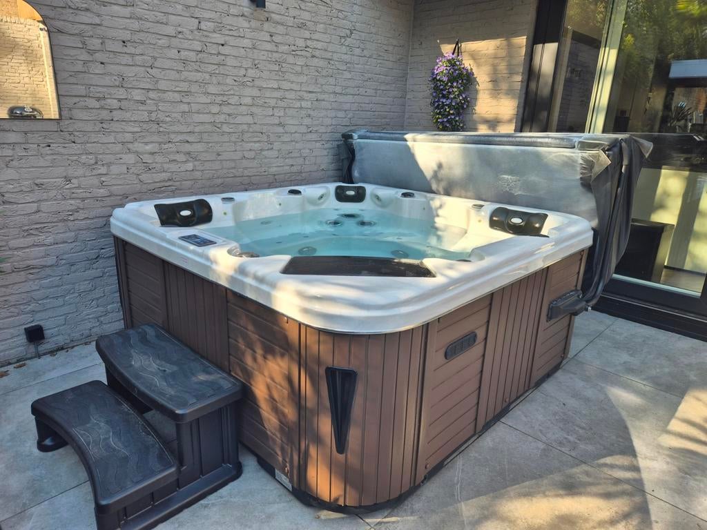 Mooie Balboa Jazzi Jacuzzi 2x2m  5 personen, Ophalen, Zo goed als nieuw, Trap, Vast