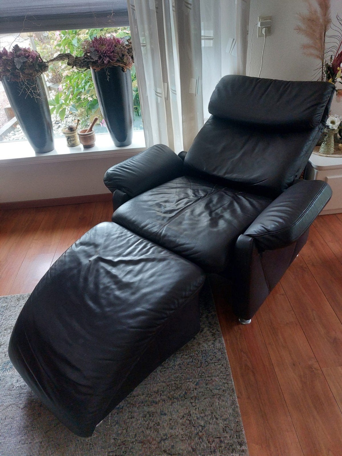 Verstelbare relaxfauteuil met voetenbank en armleuningen, Ophalen, Gebruikt, 100 tot 125 cm, Leer