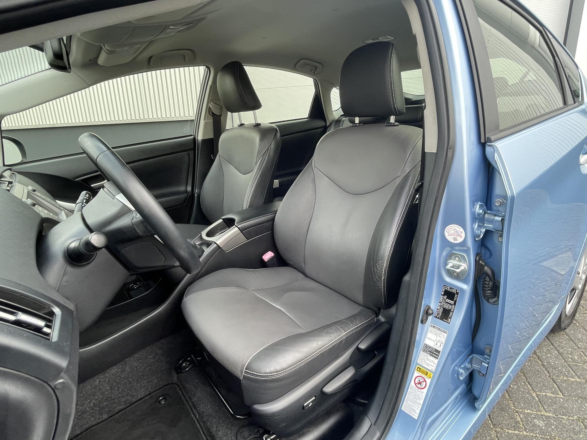 Toyota Prius 1.8 Plug-in Executive Business , zeer luxe, lee, 136 pk, Gebruikt, 4 cilinders, Blauw