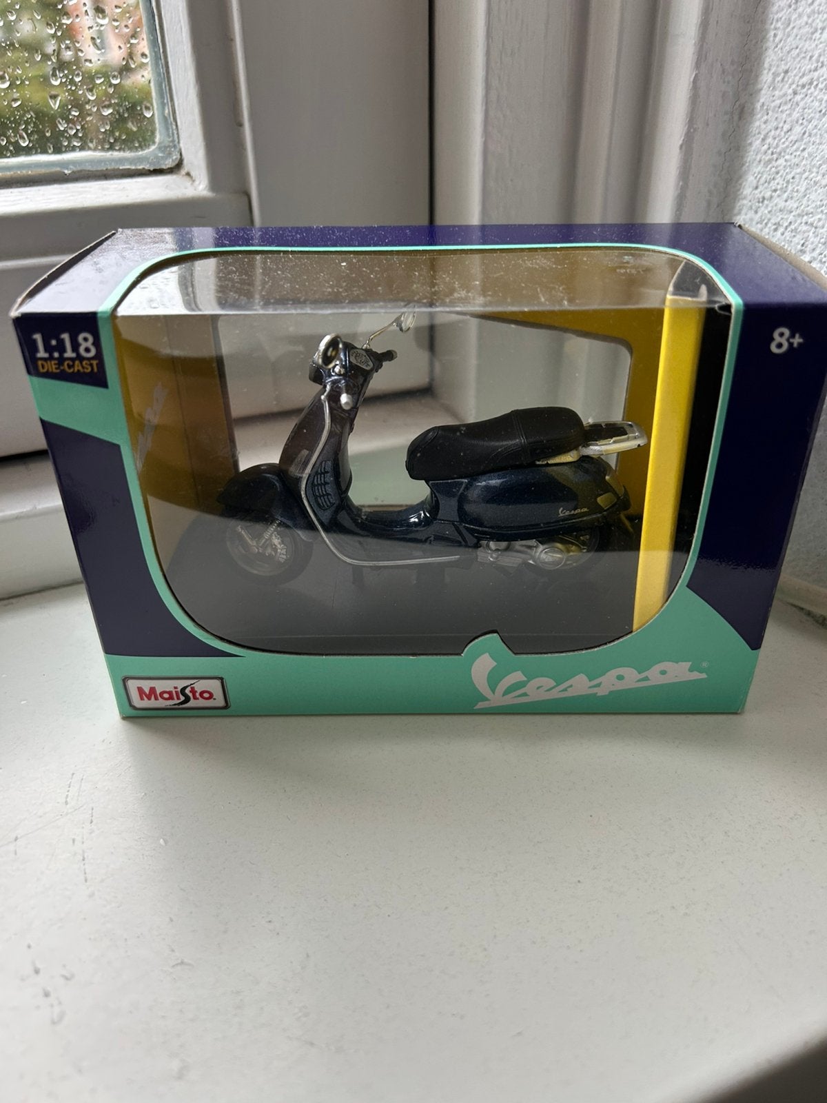 Niew vespa scootertje blauw nieuw in doos, Ophalen of Verzenden, Zo goed als nieuw